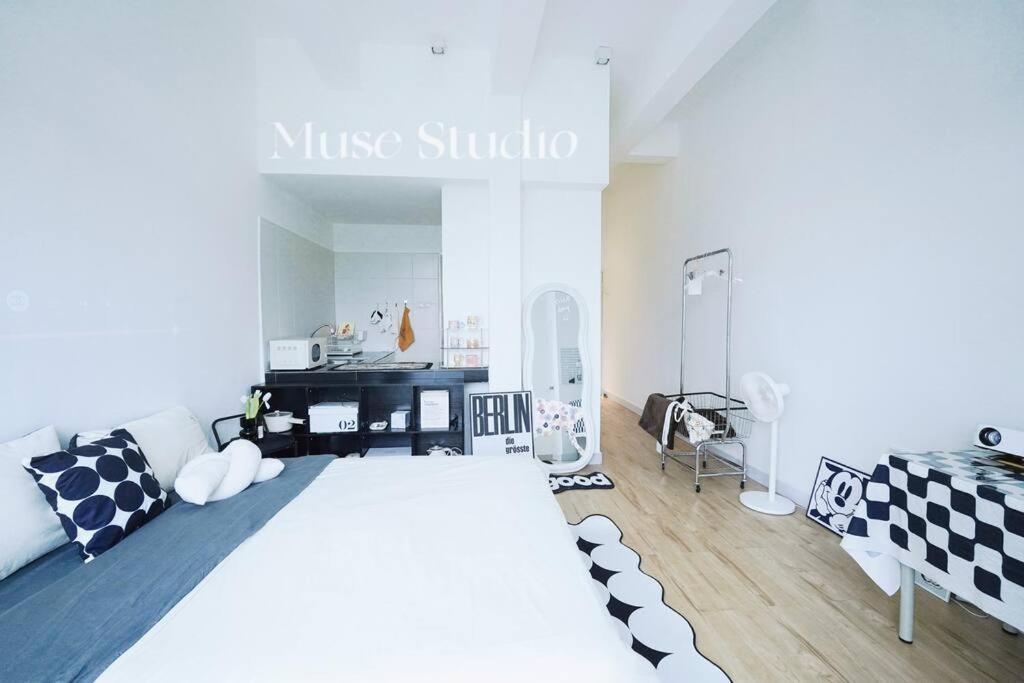 Muse @cbd With Pool Apartment